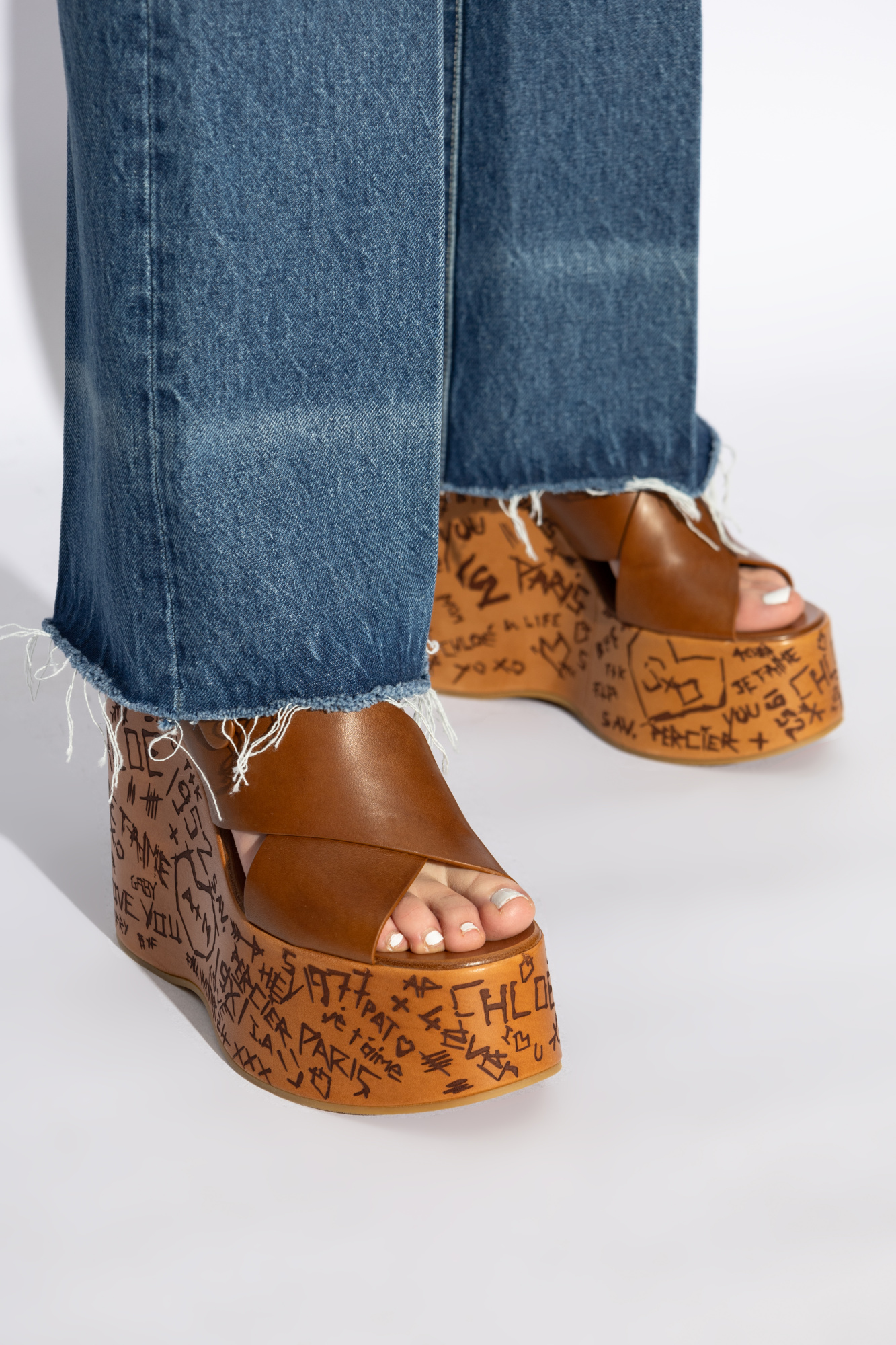 サンダル・ミュール Chloe FW25 'Maxime' sandals (CHC24A02YLU 27T) CHLOE - Maxime wedge sandals | Leam Roma - Luxury Shopping